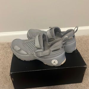 Air Jordan Trunners. Sz. 10. Grey. Gently Used. Excellent for workouts!
